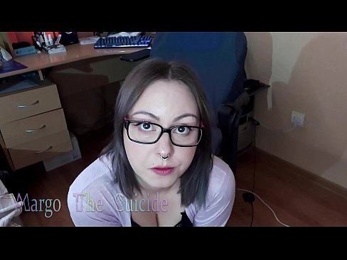 ❤️ Сэксуальная дзяўчына ў акулярах глыбока адсмоктвае фалаімітатар на камеру ❌ Порна у нас