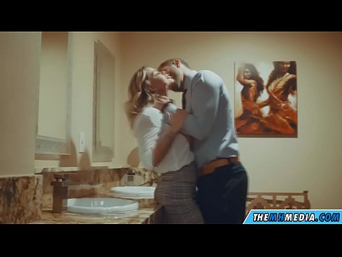 ❤️ Калі грудастая бландынка спакушае цябе ў грамадскім туалете ❌ Порна у нас